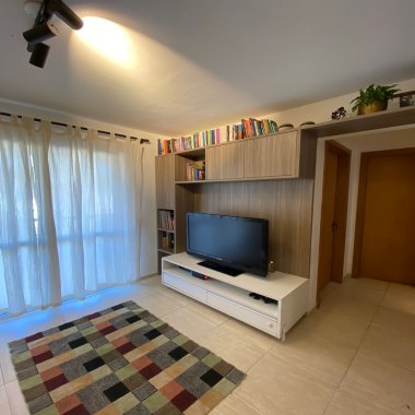 RBR Vende - Excelente apartamento semi-mobiliado, com 2 dormitórios.            